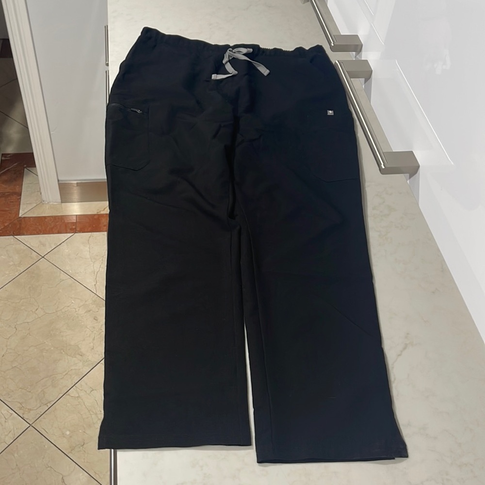 Women’s Bottom scrubs from Figs